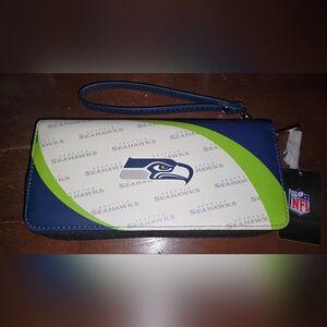 NWT NFL Seattle Seahawks Wallet Curve Zip Organizer Ladie's Wallet Wristlet